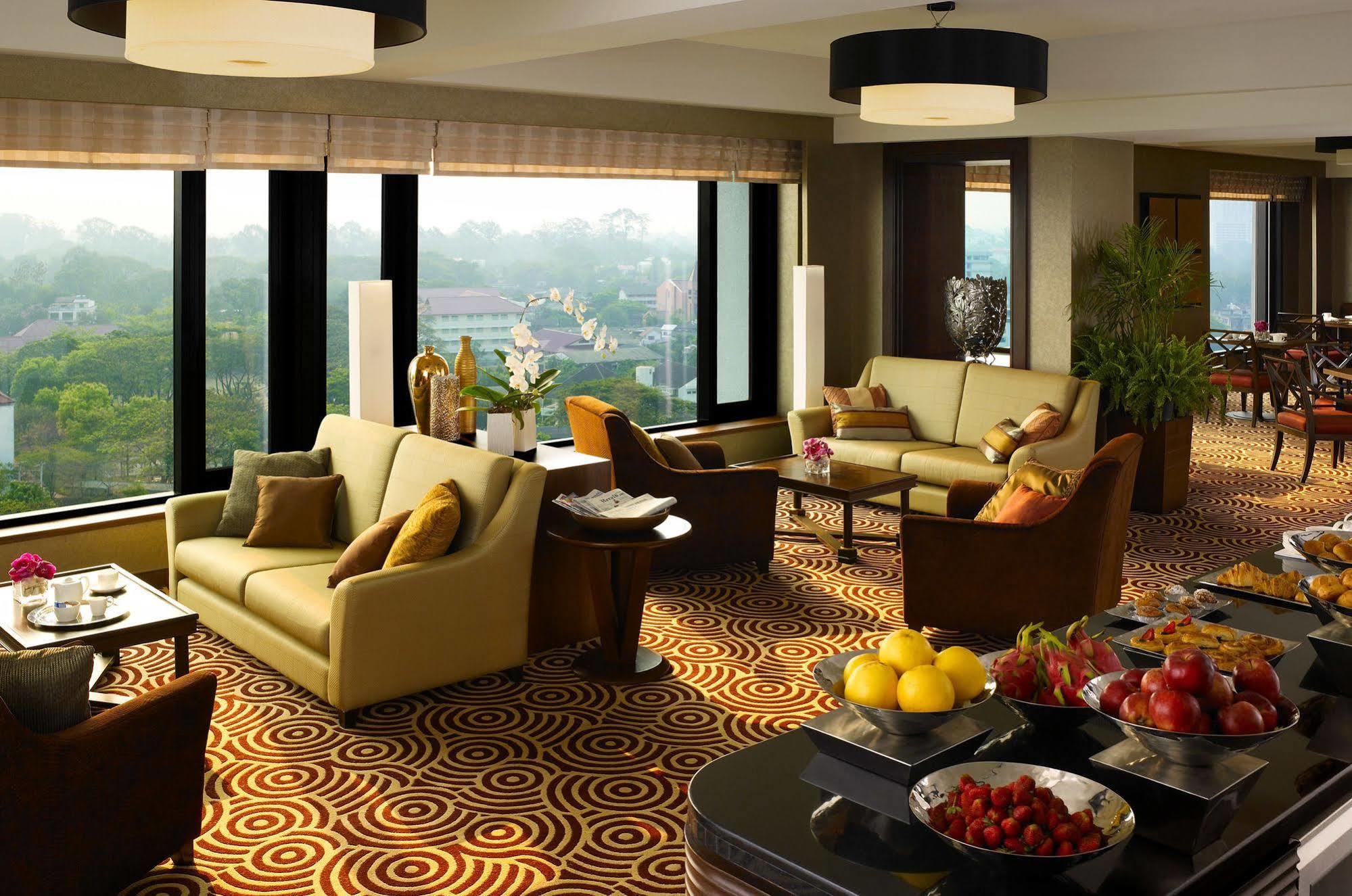 Shangri-la 5* Чиангмай